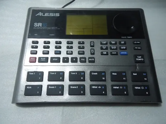 Bateria Alesis Sr18 Funcionando Mas Com Defeito Ao Ligar !!