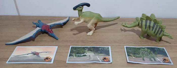 Kit 3 Dinossauros Jurassic World mcdonald's 2024