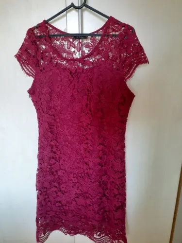 Vestido de renda vinho
