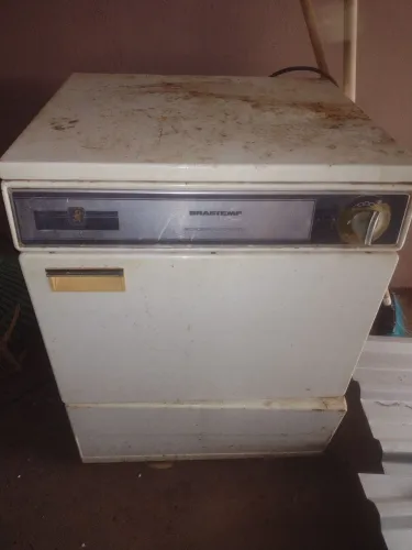 Máquina de secar roupas