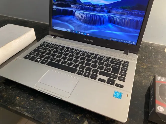 Samsung NP370/ i3 5ª geração - ssd 240gb - 8gb - bateria boa - com garantia da loja 