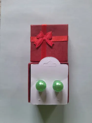 Brincos de pérolas verdes moda e beleza casual