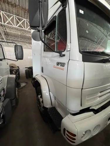 MERCEDES BENS 1718 ANO 2010