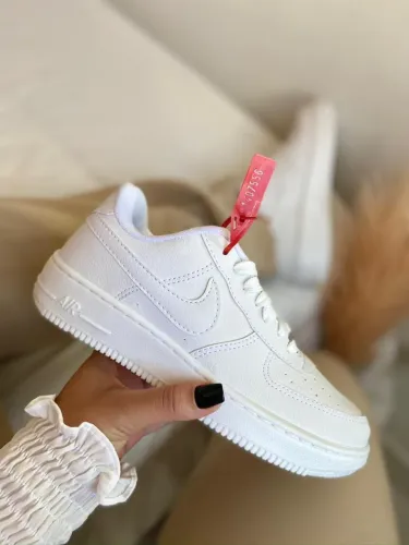 Tenis nike novo luxo R$150