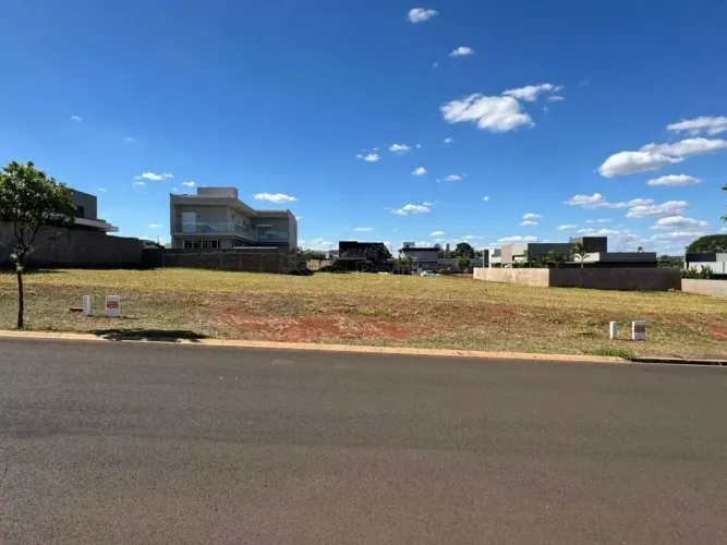Venda de Terreno / Condomínio na cidade de Araraquara