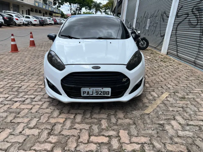 Ford Fiesta Sport 1.6 16V Flex Mec. 2015