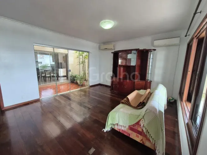 Casa de 369m² com 5 quartos sendo 2 suítes no Estreito
