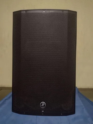 Par de Caixa de som Mackie thump 15a, com capas protetoras