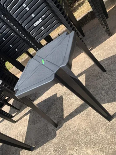 MESA PLÁSTICA SEMI NOVA