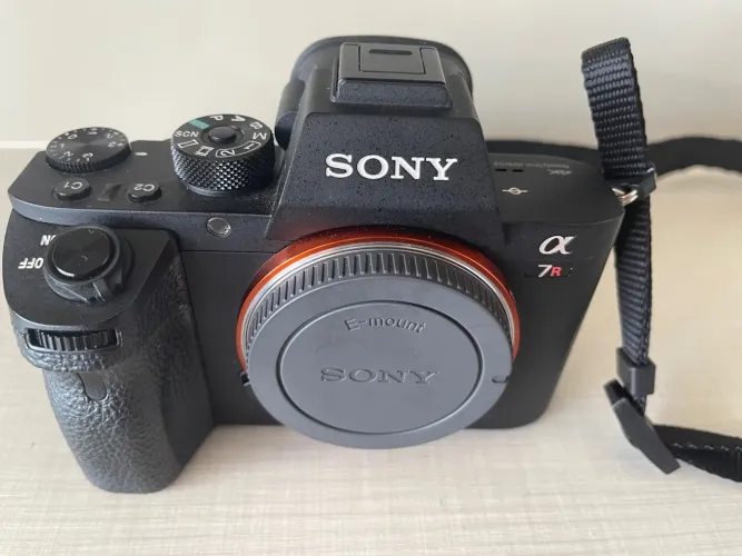 Câmera Sony Alpha 7R II