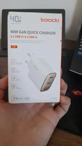 Carregador Rápido 40W Toocki XR05 - 2x USB-C + 1x USB-A