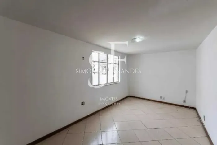 Vila Isabel- Rua Barão de Cotegipe, 2 quartos, dependência completa, 1 vaga.