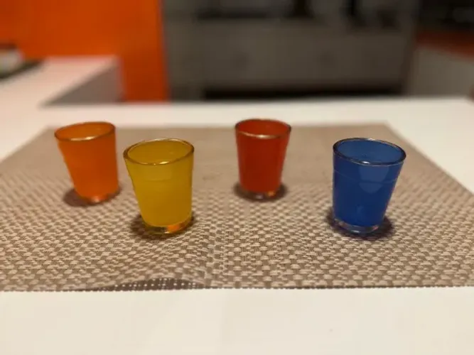 04 copinhos em vidro coloridos para licor