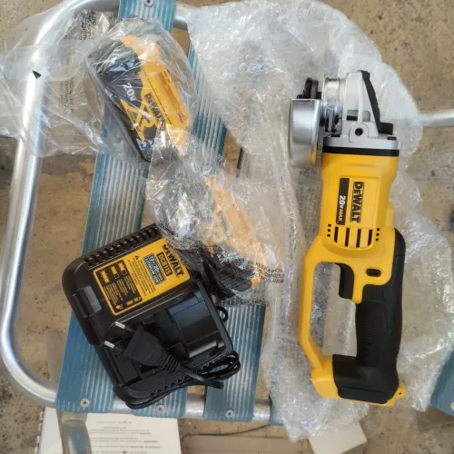  lixadeira Angular DeWalt 20V Max0?