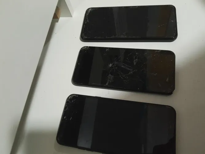Vendo celulares quebrados pra retirada de peças