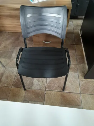 Cadeira fixa preta