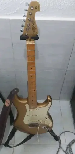 Guitarra Tagima Stratocaster Gold