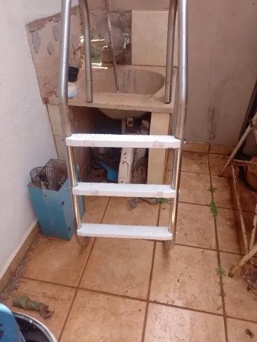 Escada para piscina 3 degraus em abs
