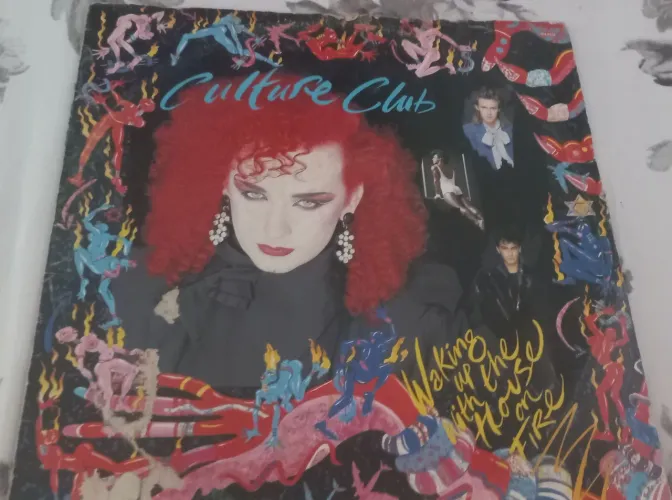 Disco de vinil LP CULTURE CLUB - WAKING UP WITH THE HOUSE ON FIRE toca disco radiola som