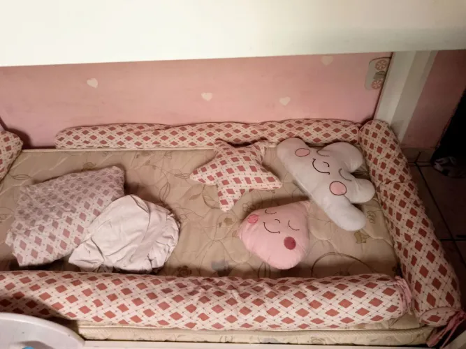 Cama de Criança com Grade de Proteção Montessoriana 