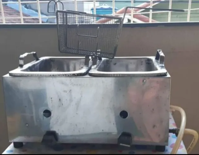 FRITADEIRA À GÁS 2 CUBAS COM UM CESTO