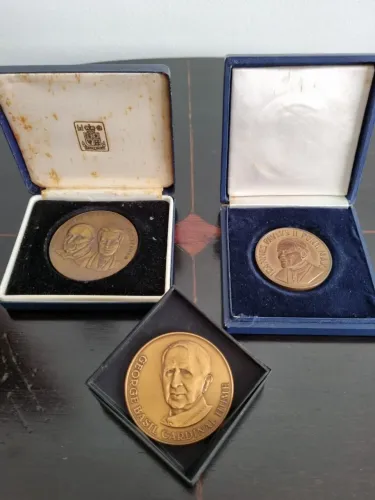 Lote de 3 medalhas religiosas antigas