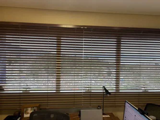 Persiana de madeira Pecolux...duas peças