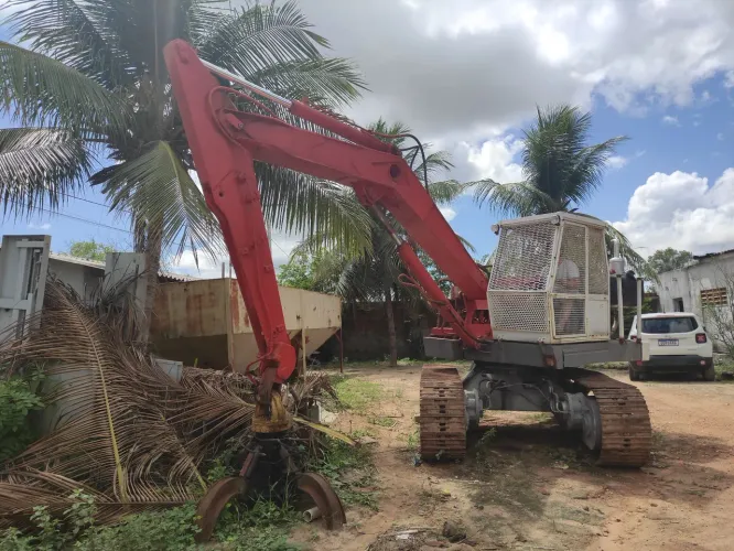 Escavadeira poclain - trator sobre esteira/garra sucateira