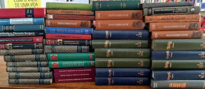 Livros antigos para decoração