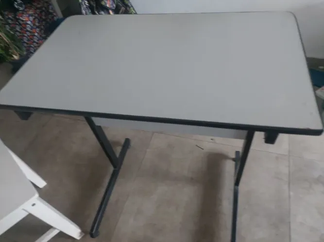 Mesa para jogos e escritório não dobrável