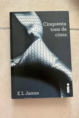 3 livros da saga Cinquenta Tons de Cinza 