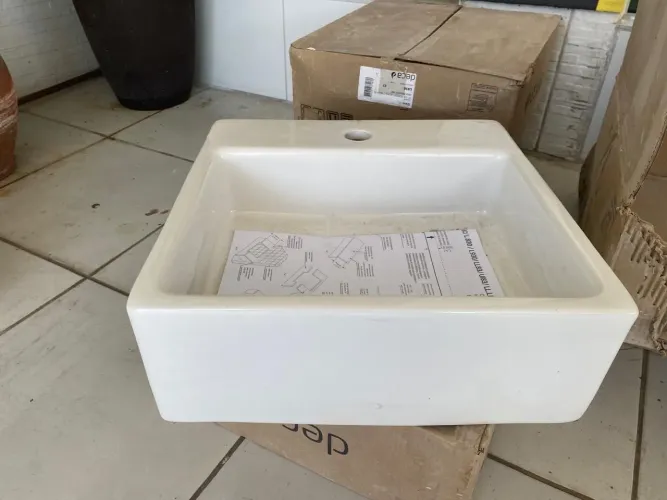 Cuba de cerâmica branca para banheiro Deca