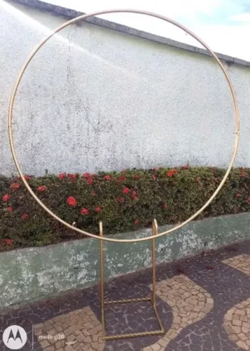 Arco Decorativo Dourado para Festas e Decoração