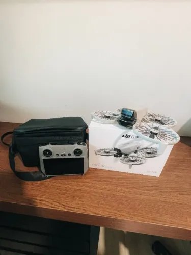 DRONE DJI Flip com Combo Fly More + Controle com tela DJI RC2