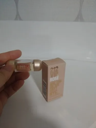 Carolina Herrera-miniatura de 212 roses