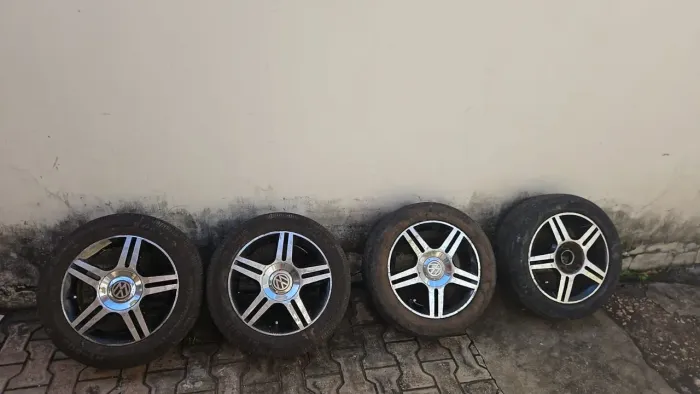 Rodas aro 15 x 5 furos x com pneus 