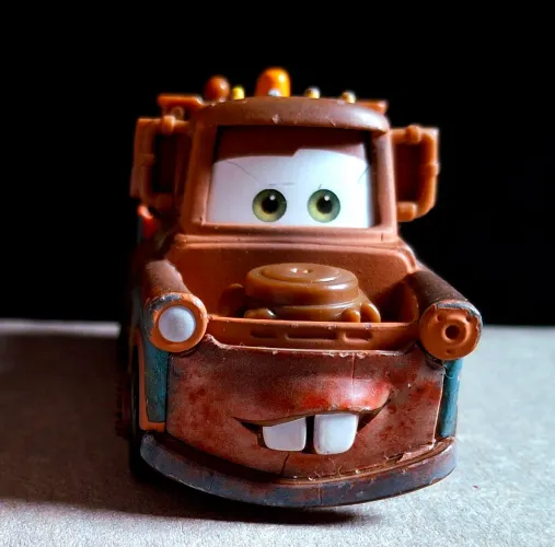Miniatura Tow Mater Disney Cars Mattel Original - Escala 1:55 - Colecionador