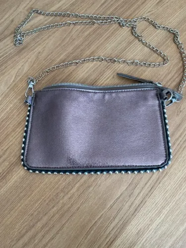 Bolsa de Ombro com Detalhes em Metal