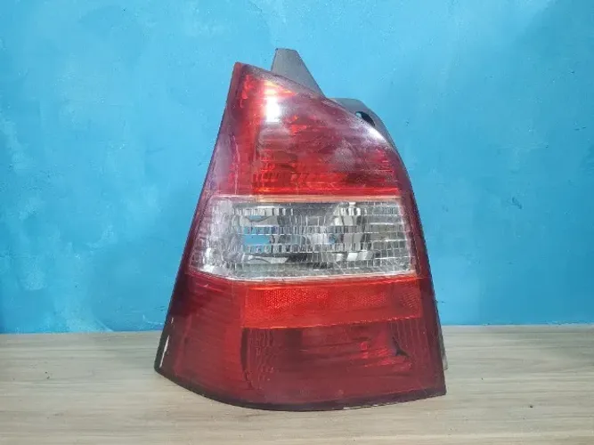 Lanterna Esquerda Nissan Livina 2009 a 2014