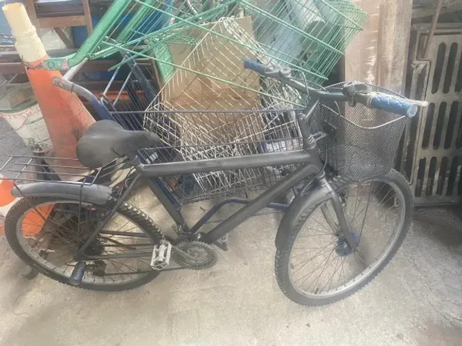 Bicicleta com Cestinha Aro 26  Preta
