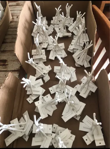 3 painéis canaletados e 130 ganchos.