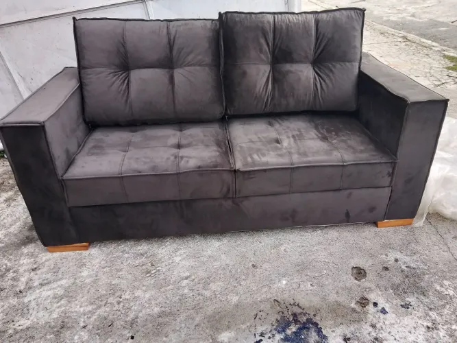 Sofá 2 lugares em veludo marrom