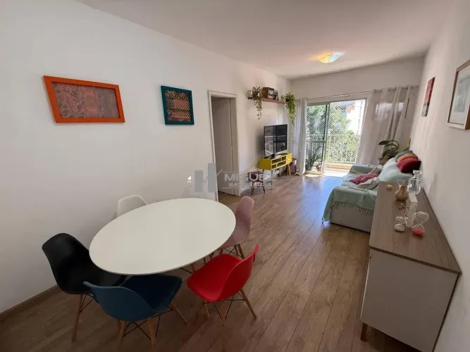 Apartamento à venda. Varanda, 2 quartos sendo 1 suíte, vaga. Código 24765