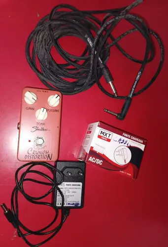Kit Baixista. Pedal Fuzz. Fonte chaveada. Cabo com plug dobrado 5 metros. PERFEITO ESTADO.