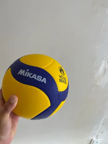 Vendo bola de vôlei de quadra 