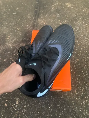 Chuteira Nike Phantom 6 Pro TF Society