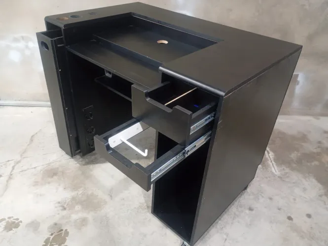 Balcão 100% MDF para lojas e comércio, bem conservado!