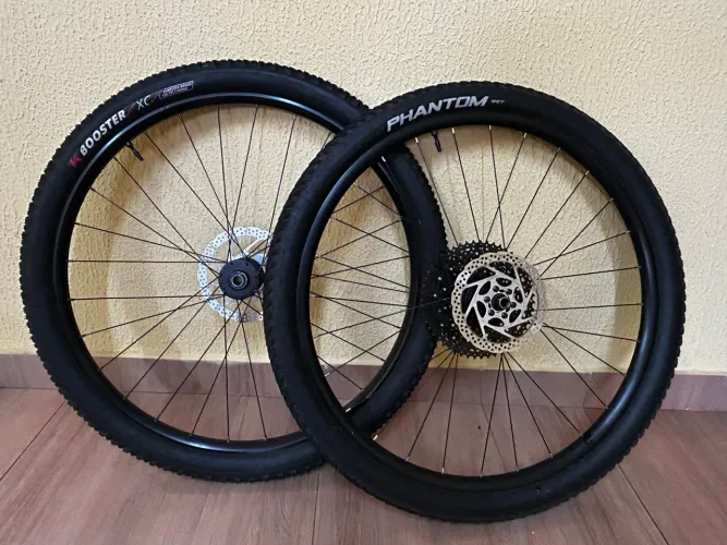 Par de rodas boost Sentec com Pneus e Tubless