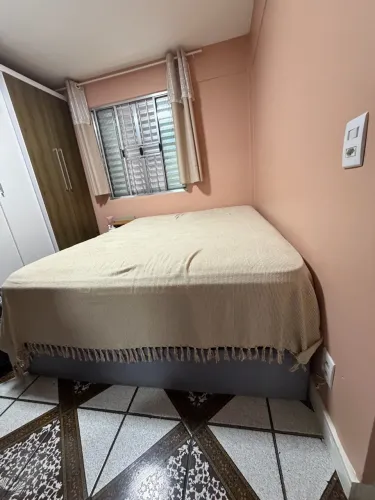 Cama Queen com baú e colchão Ortobom