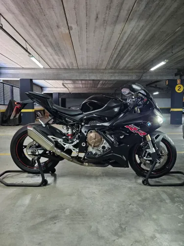 BMW S1000 RR 2022 IMPECÁVEL + baixa km + revisões em concessionária + acessórios